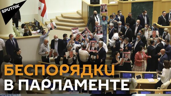 Журналисты сорвали выступление главы МВД в парламенте Грузии - видео - Sputnik Грузия
