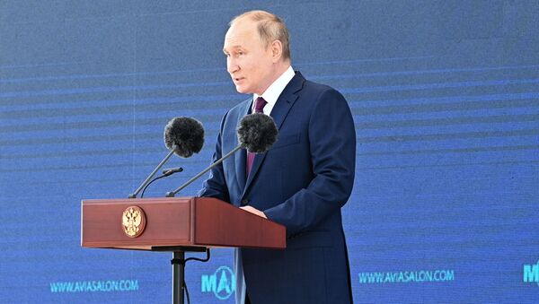Президент РФ Владимир Путин выступает на открытии Международного авиационно-космического салона МАКС-2021 - Sputnik Грузия