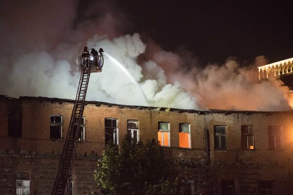 В результате пожара выгорело более 500 квадратных метров площади здания - Sputnik Грузия