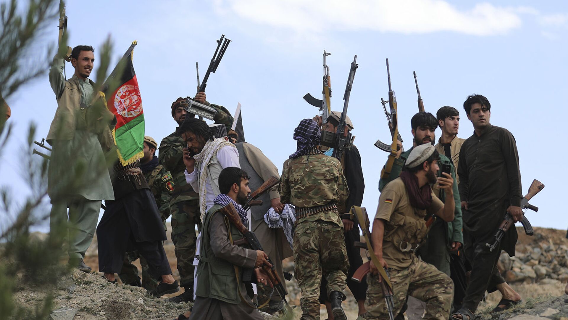 Афганские ополченцы присоединяются к силам обороны и безопасности Афганистана во время собрания в Кабуле (23 июня 2021). Афганистан - Sputnik Грузия, 1920, 04.08.2021