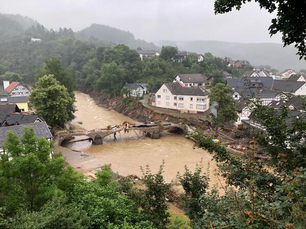 После ливневых дождей фото пострадавших от наводнения районов выглядели как после тропического шторма - Sputnik Грузия