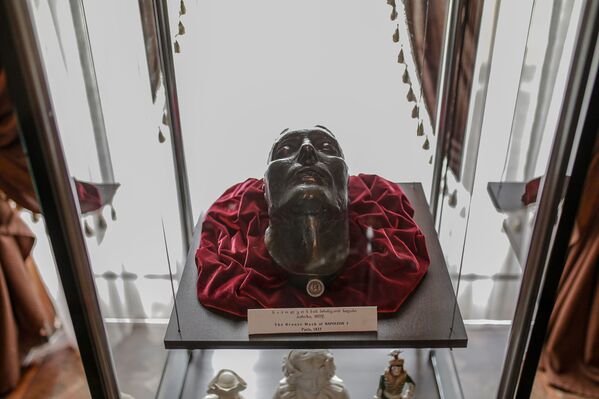 Тут даже хранится посмертная маска Наполеона Бонапарта - Sputnik Грузия