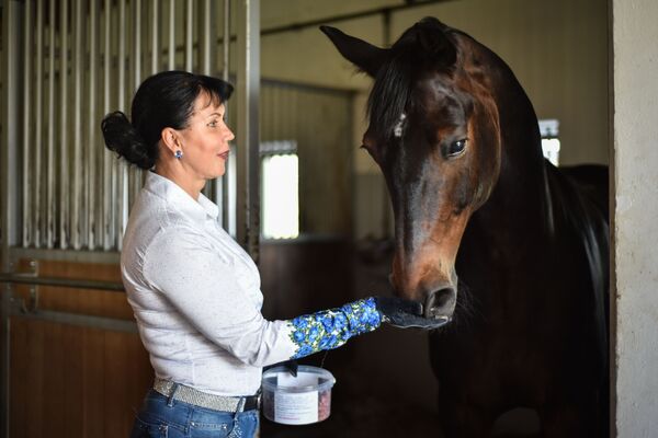Российская спортсменка-конник Инесса Меркулова, которой 56 лет - Sputnik Грузия