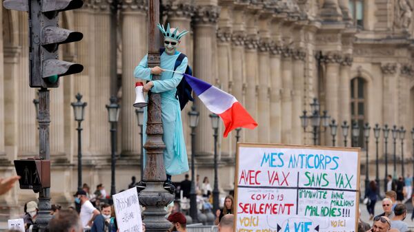 Пандемия коронавируса - Франция, Париж - протесты против ограничений из-за ковида - Sputnik Грузия