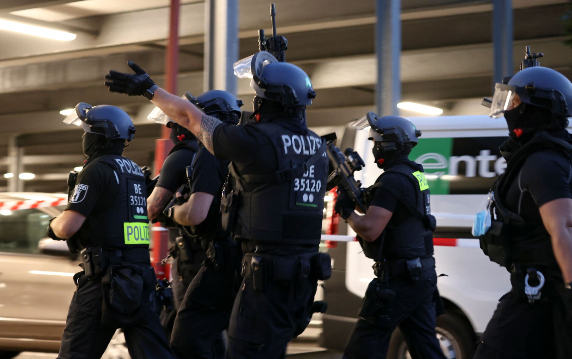 Германия готовится к нападению. Полиция Германии арестовала. Полиция Германии.