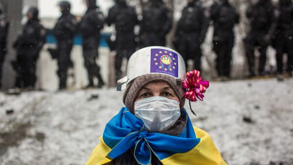 Участница протестных митингов за евроинтеграцию Украины на улице Грушевского в Киеве - Sputnik Грузия
