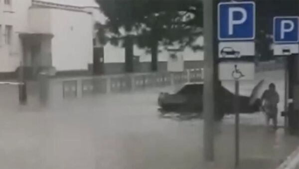 Новороссийск ночью накрыл мощный ливень: улицы и дороги ушли под воду. - Sputnik Грузия