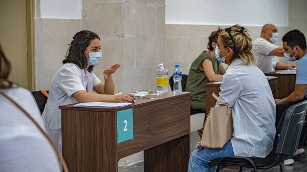 Регистрация на вакцинацию в шестом корпусе Тбилисского технического университета - Sputnik Грузия