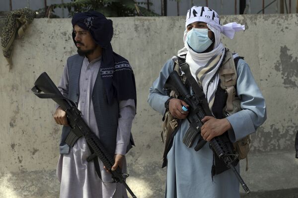 Представители Талибана* с оружием в руках заняли столицу Афганистана - Sputnik Грузия