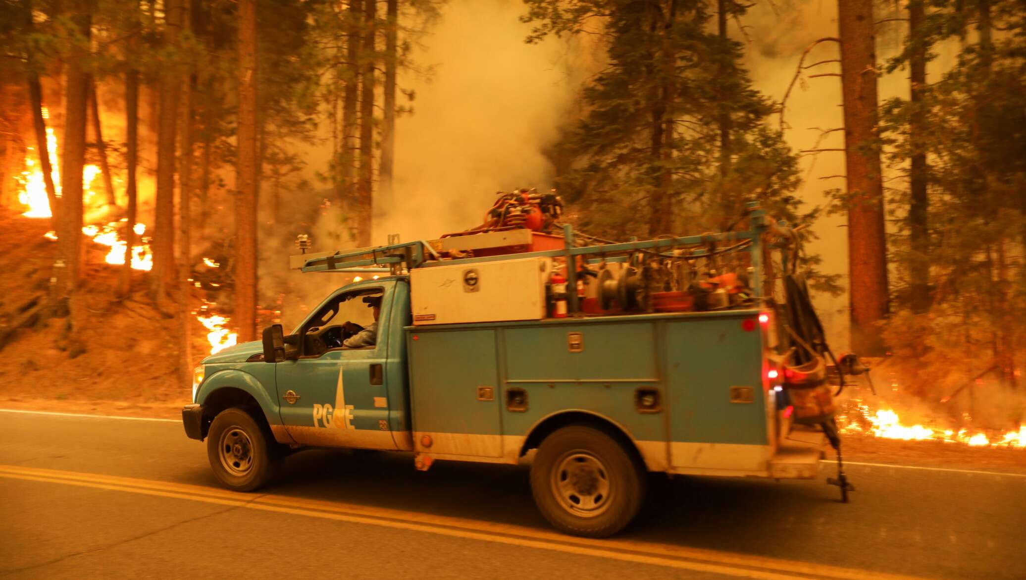 Пожар в дикси. Пожар Дикси в Калифорнии. Пожарный Калифорния. Пожары в Калифорнии. Пожары в Калифорнии (2018).