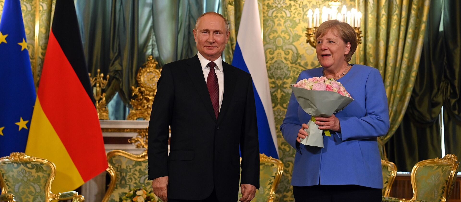  Vladimir Putin və Angela Merkel, arxiv şəkli - Sputnik Грузия, 1920, 20.08.2021