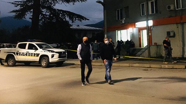 Полиция на месте нападения на филиал Банка Грузии в городе Кварели - Sputnik Грузия