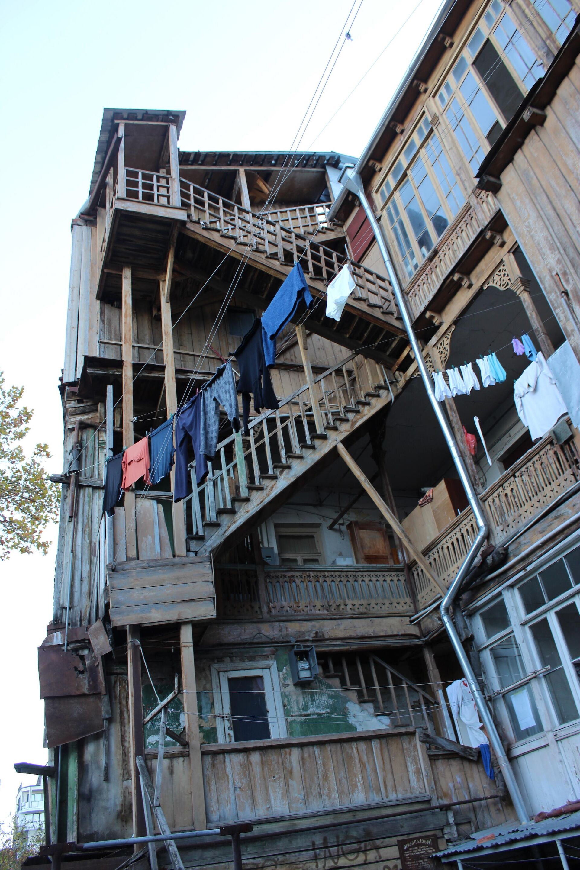 Много в Тбилиси и таких лестниц - Sputnik Грузия, 1920, 10.09.2021