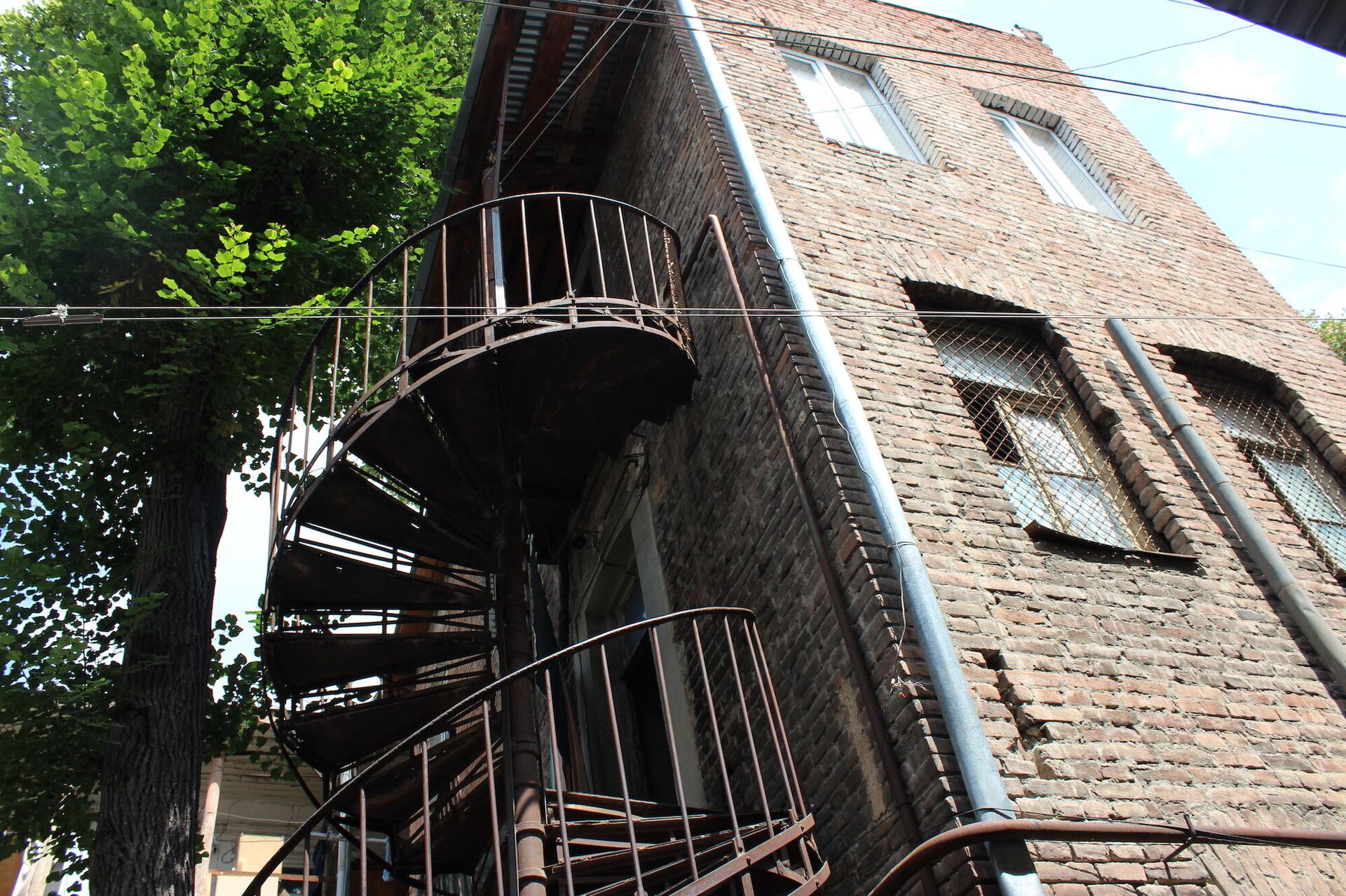 Старый дом с лестницей на улице Табидзе - Sputnik Грузия, 1920, 10.09.2021