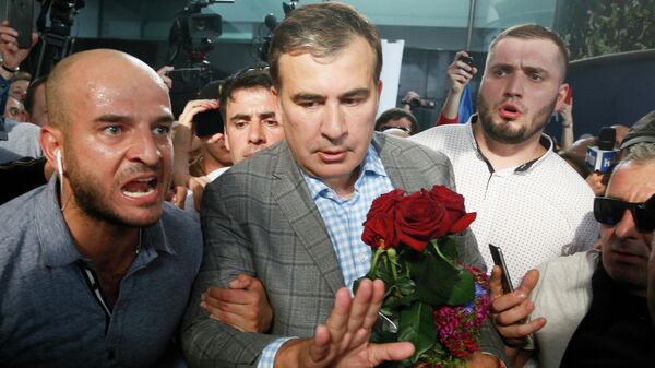 Михаил Саакашвили со своими сторонниками, архивное фото - Sputnik Грузия