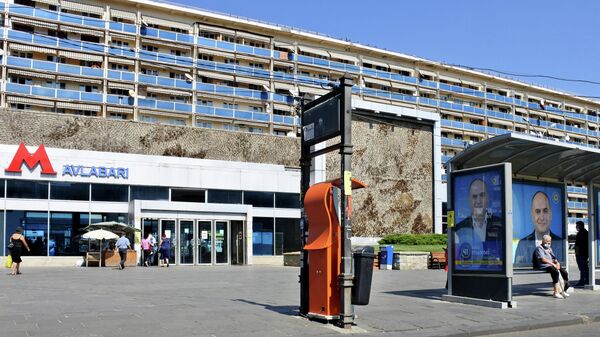 Станция метро Авлабари и автобусная остановка - Sputnik Грузия