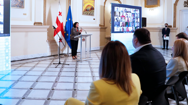 Президент Грузии встретилась с эмигрантами - победителями конкурса - Sputnik Грузия