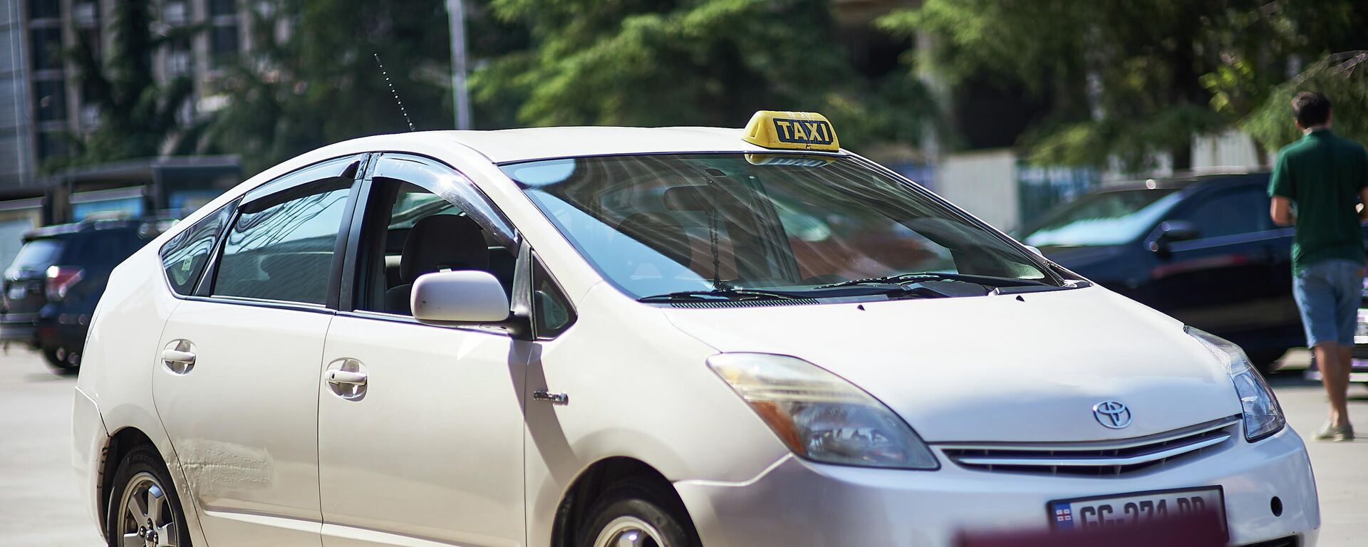 Белое такси - Тойота Приус - Sputnik Грузия, 1920, 20.12.2025