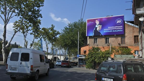 Предвыборная реклама - баннер партии За Грузию Георгия Гахария с его портретом - Sputnik Грузия