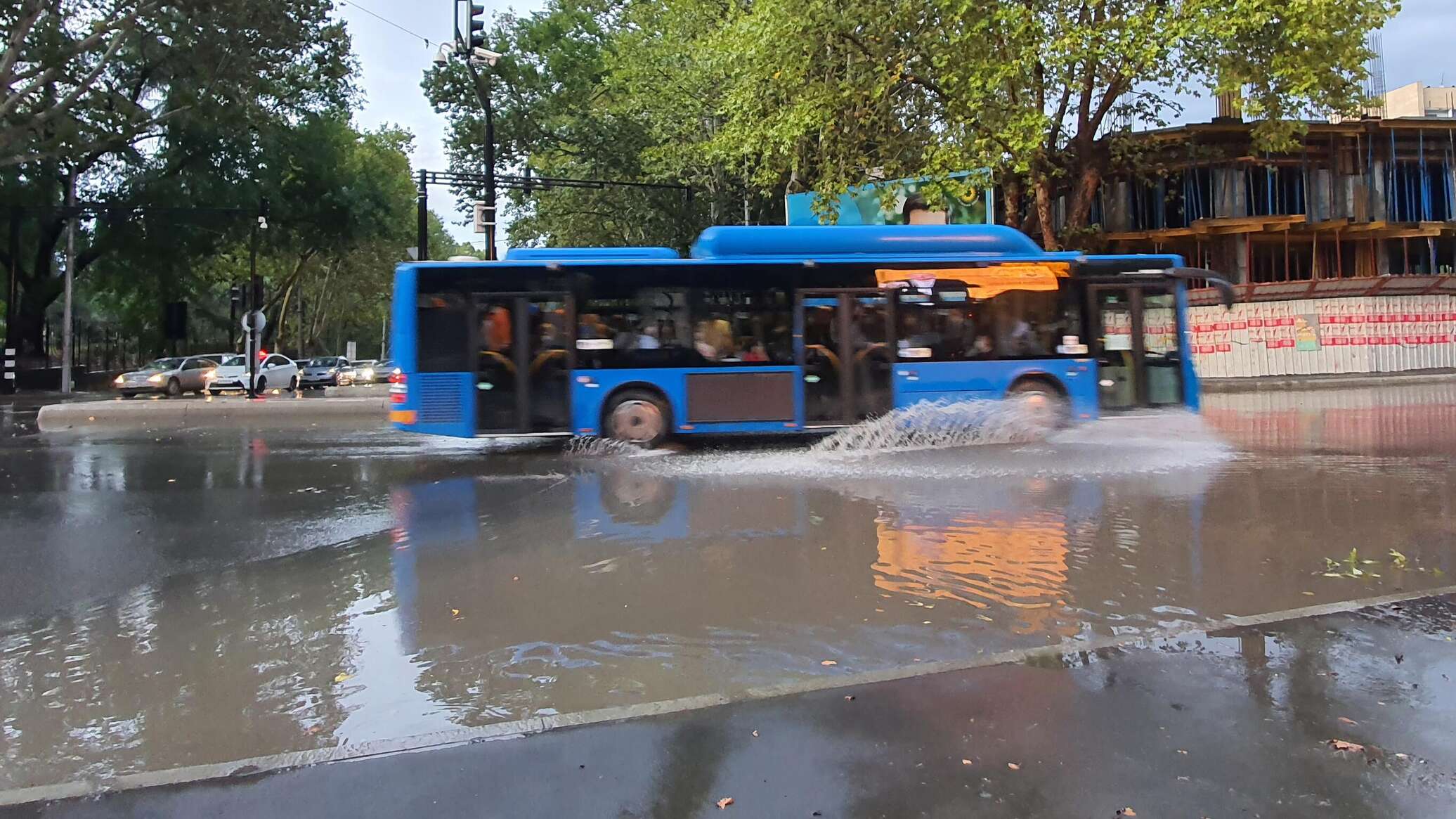 Погода в тбилисской на неделю. Сильный дождь. Майами дождь. Сильные дожди в мае. Вода на улице.