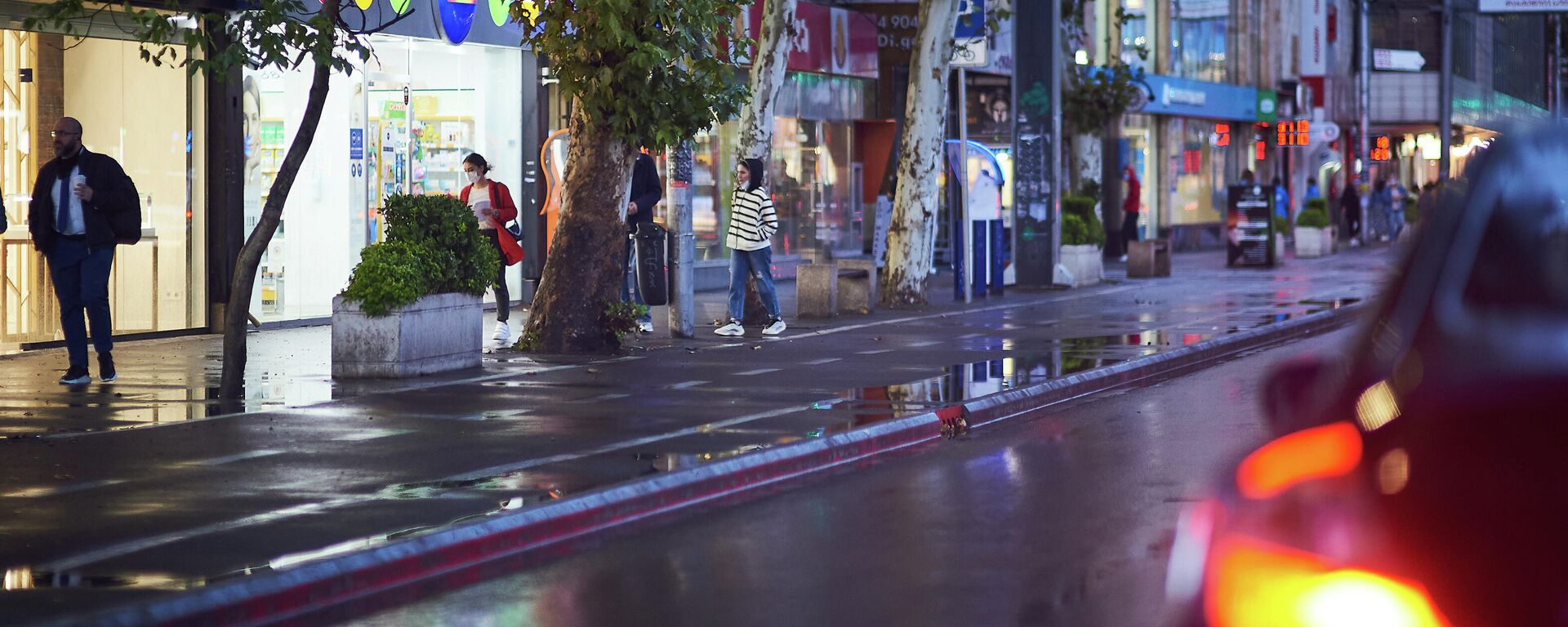 Улица Пекина в Сабуртало в дождь - магазины и торговые центры - Sputnik Грузия, 1920, 27.06.2022