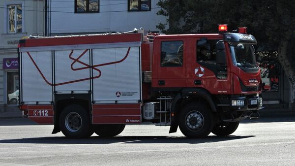 Пожарные спасатели 112 едут по вызову - Sputnik საქართველო