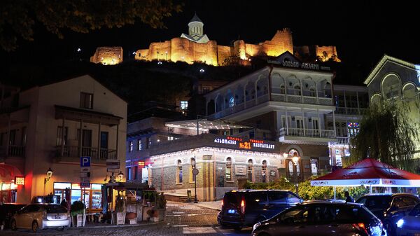 Вид на город Тбилиси - район Абанотубани и Калаубани ночью - Sputnik Грузия