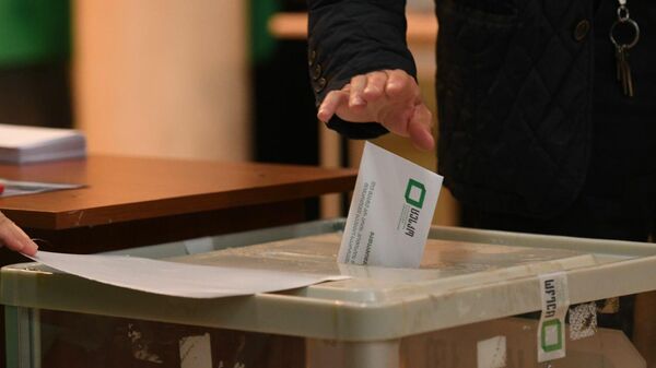 Местные выборы в Грузии 2 октября - избиратели участвуют в голосовании - Sputnik Грузия