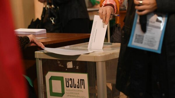 Местные выборы в Грузии 2 октября - избиратели участвуют в голосовании - Sputnik Грузия