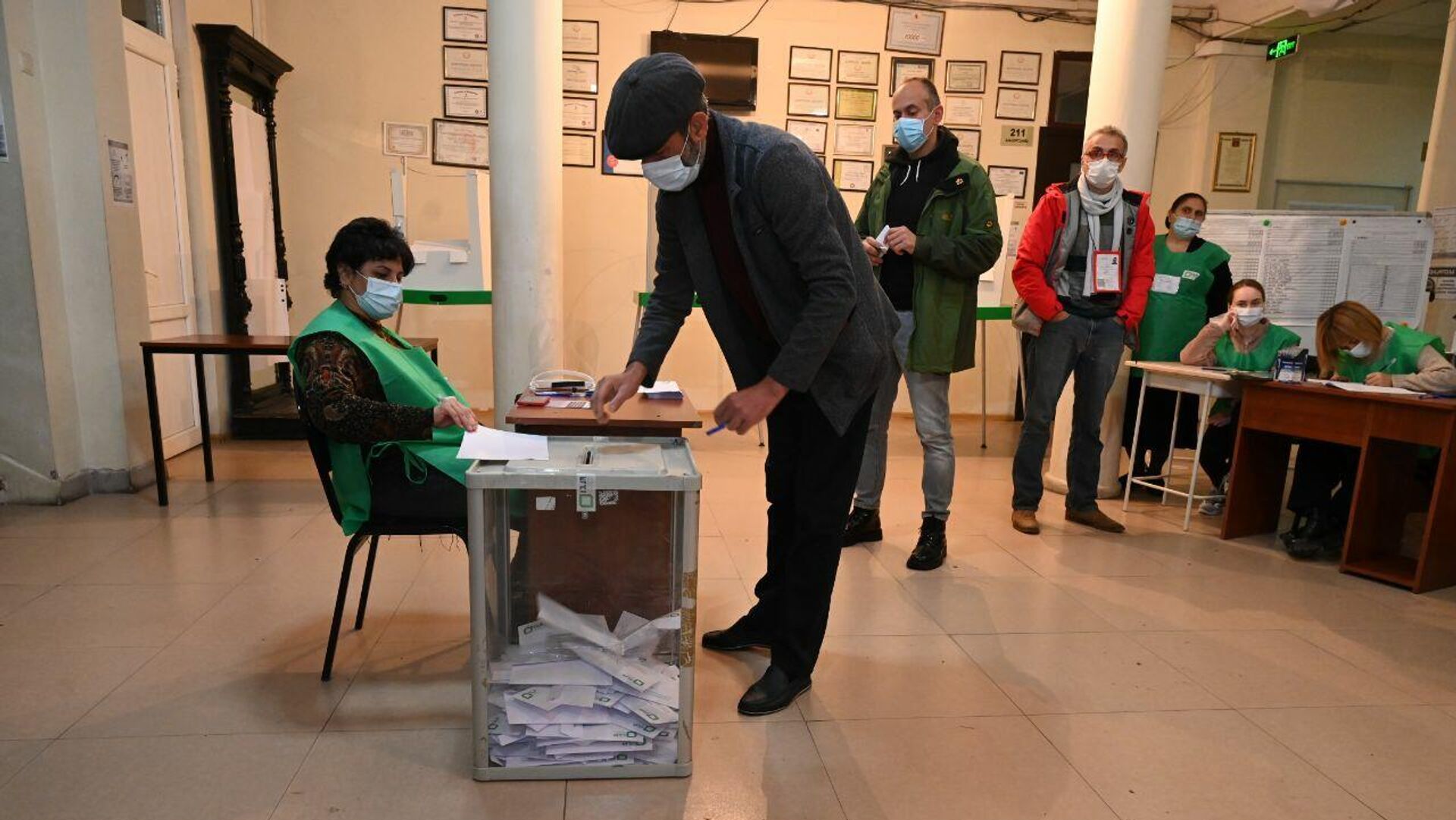 Местные выборы в Грузии 2 октября - избиратели участвуют в голосовании - Sputnik Грузия, 1920, 02.04.2022