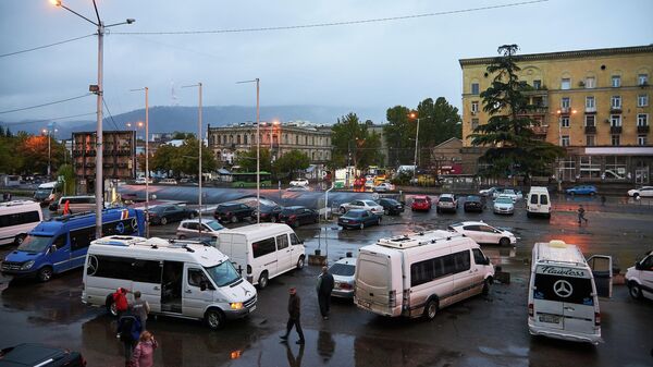 Вид на город Тбилиси - пасмурная погода, маршрутные такси, Вокзальная площадь - Sputnik Грузия