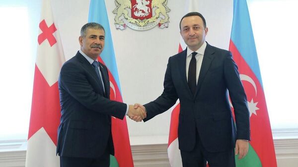 Премьер-министр Грузии Ираклий Гарибашвили встретился в Тбилиси с главой Минобороны Азербайджана Закиром Гасановым - Sputnik Грузия