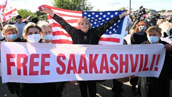 Акция протеста сторонников Саакашвили у Руставской тюрьмы 4 октября 2021 года - Sputnik Грузия
