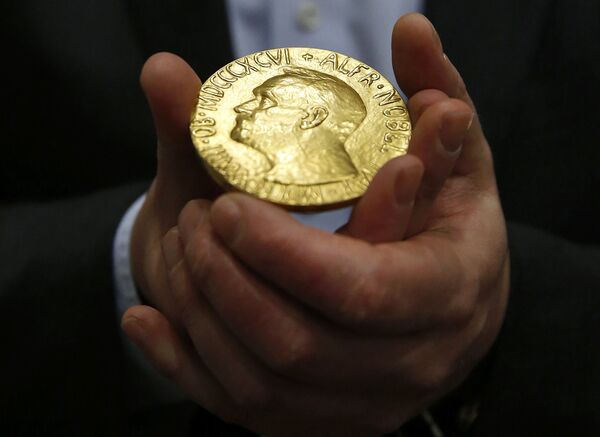 Медаль Нобелевской премии мира 1936 годаНобелевская премия одна из наиболее престижных международных премий, ежегодно присуждаемая за выдающиеся научные исследования, революционные изобретения или крупный вклад в культуру, или развитие общества - Sputnik Грузия