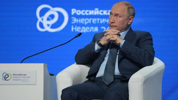 Президент РФ В. Путин принял участие в пленарном заседании форума Российская энергетическая неделя - Sputnik Грузия