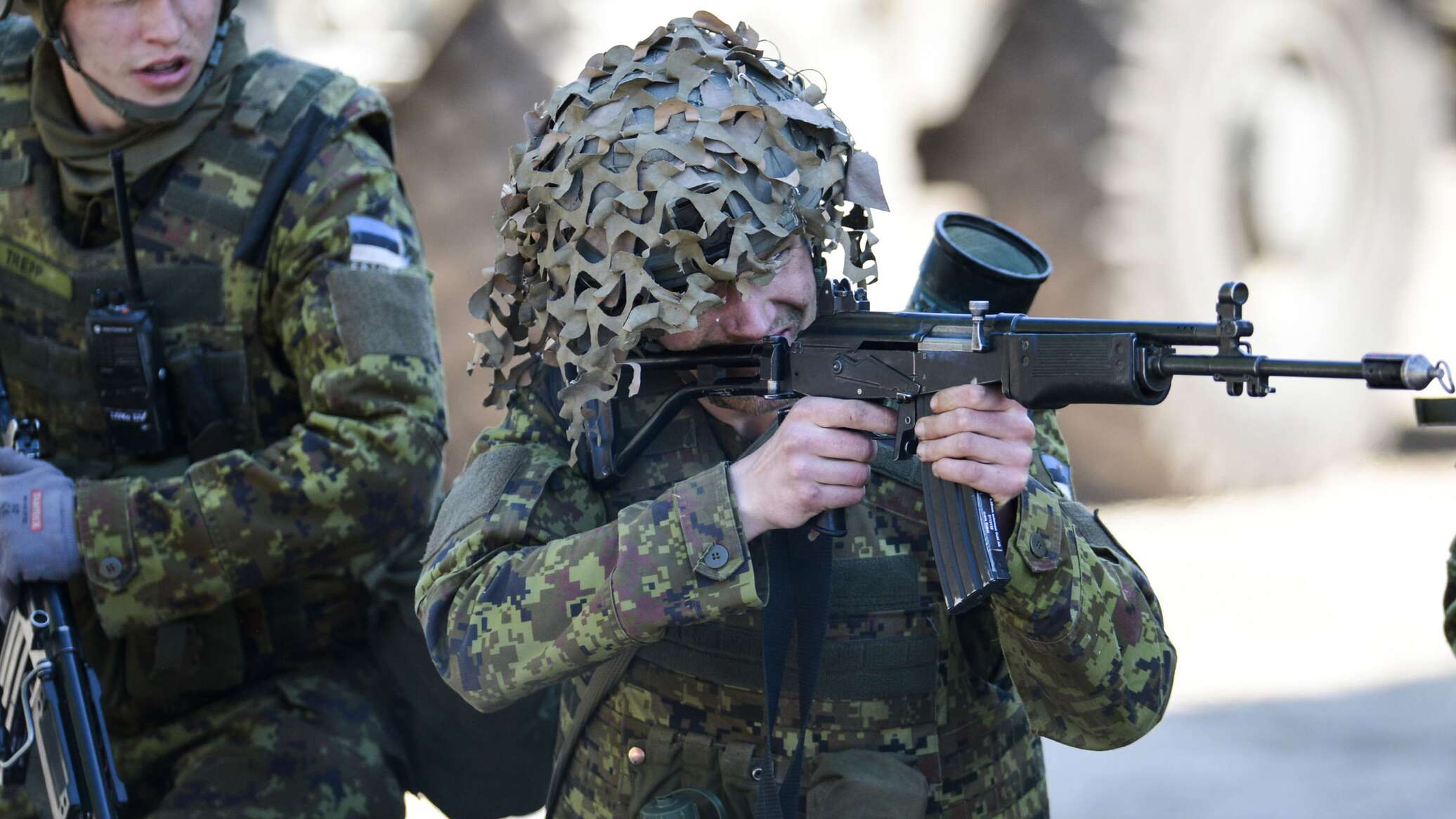 Эстония направит одного военного. Военные учения НАТО В Эстонии. Армия НАТО В Эстонии. Силы обороны Эстонии. Эстонская Военная форма.