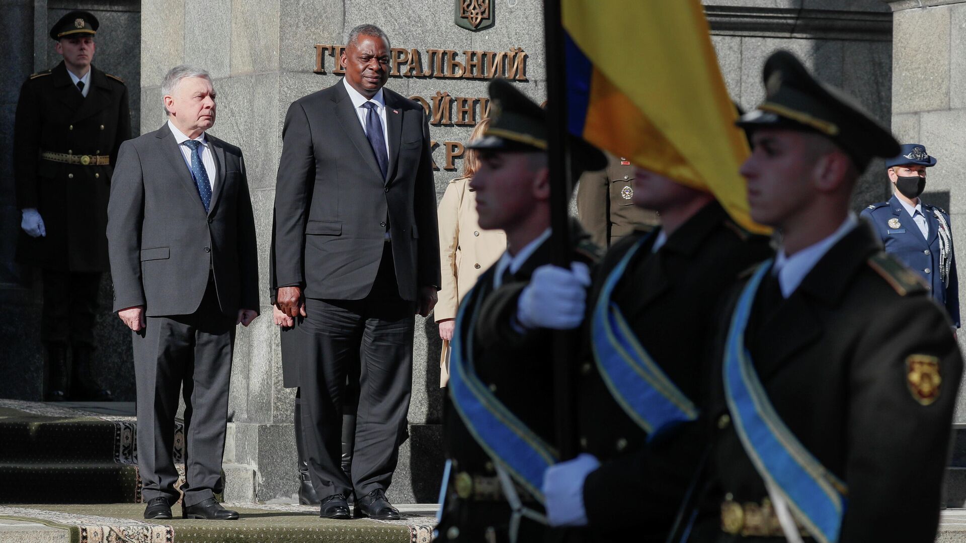 Министр обороны Украины Андрей Таран и министр обороны США Ллойд Остин в Киеве  - Sputnik Грузия, 1920, 20.10.2021