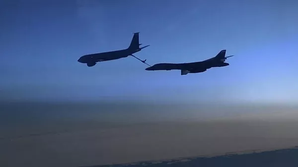 Су-30 проводили американские бомбардировщики B-1B над Черным морем - Sputnik Грузия