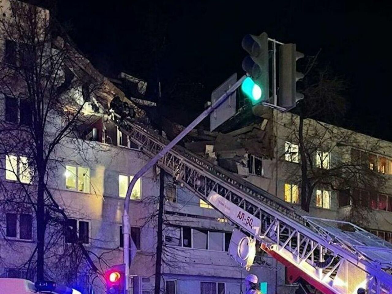 Взрыв в жилом доме в Набережных Челнах: из-под завалов достали десять  человек - 25.10.2021, Sputnik Грузия