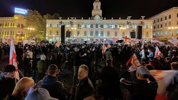 Акция протеста сторонников ЕНД и Саакашвили на площади Свободы 8 ноября 2021 года - Sputnik Грузия