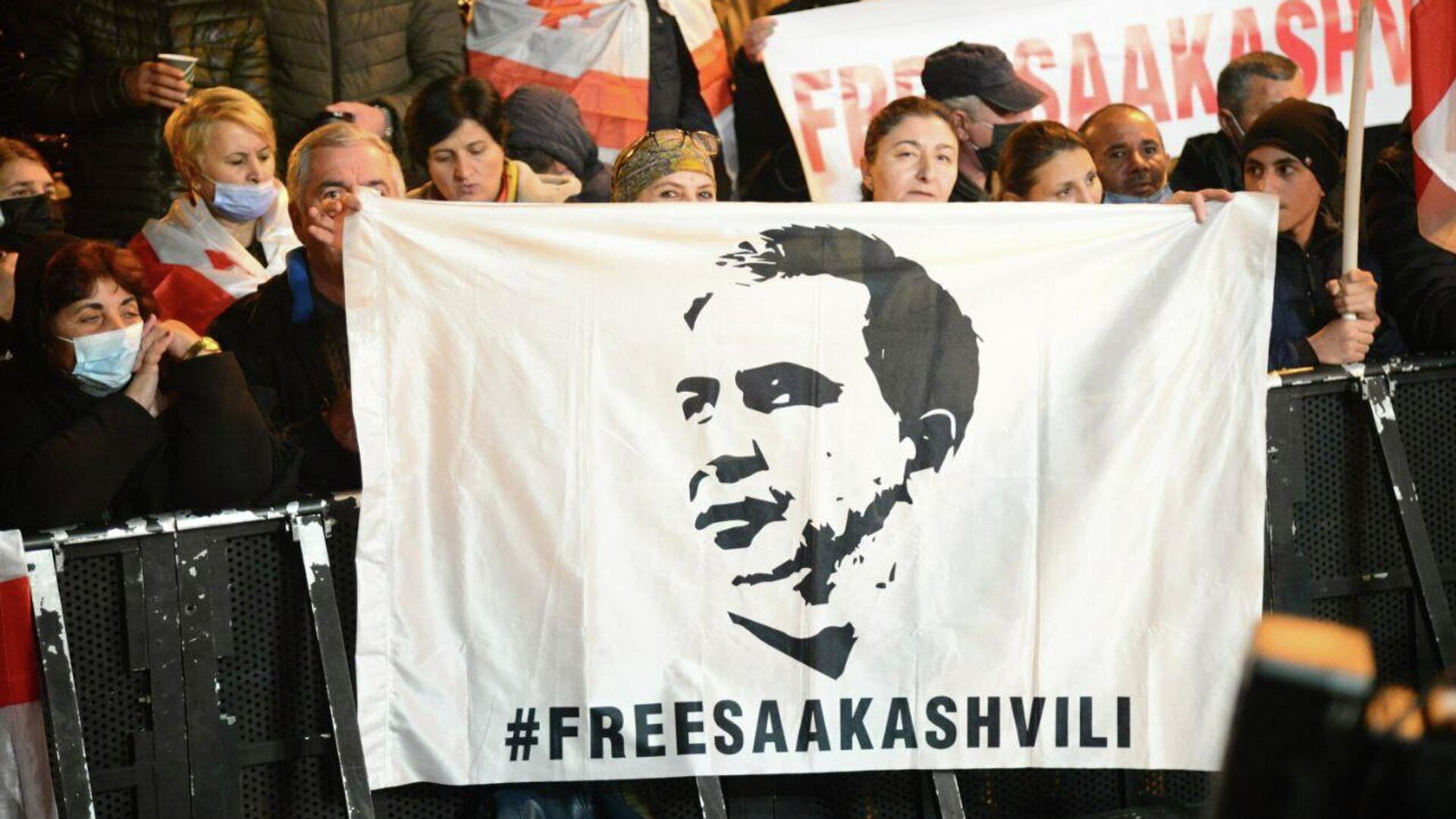 Плакат Свободу Саакашвили. Акция протеста сторонников ЕНД и Саакашвили на площади Свободы 8 ноября 2021 года - Sputnik Грузия, 1920, 31.12.2021