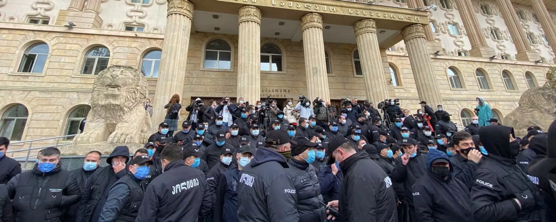 Акция протеста сторонников ЕНД у здания Тбилисского городского суда 10 ноября 2021 года - Sputnik Грузия, 1920, 10.11.2021