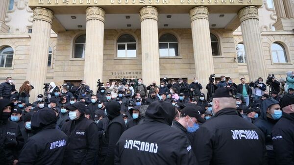 Тбилисский городской суд. Процесс над Саакашвили. Оппозиция у входа - Sputnik Грузия