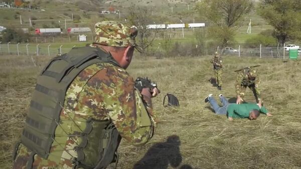 На границе Грузии и Турции прошли военные учения пограничников - видео - Sputnik Грузия