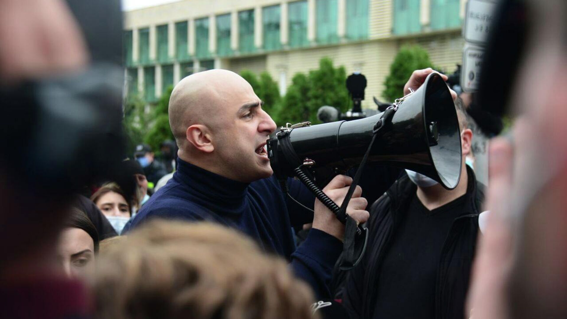 Ника Мелия выступает на акции сторонников ЕНД и грузинской оппозиции у здания СГБ Грузии - Sputnik Грузия, 1920, 02.11.2022