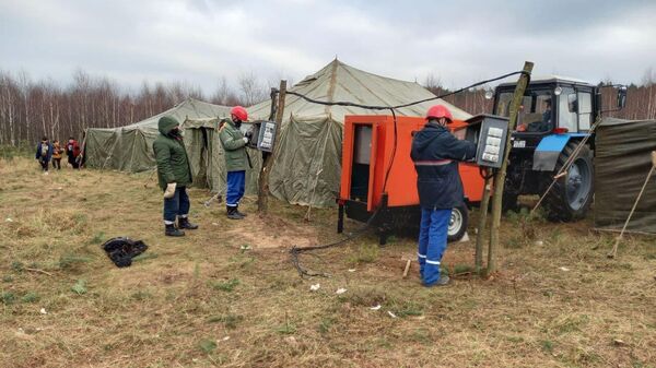 Пункт обогрева и генератор – что происходило в лагере мигрантов в субботу - Sputnik Грузия