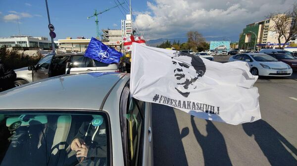 Автопробег оппозиции по разным районам столицы Грузии в поддержку Саакашвили - Sputnik Грузия