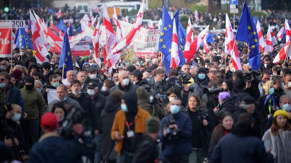 Шествие по Руставели: оппозиция провела новую акцию в поддержку Саакашвили - видео - Sputnik Грузия