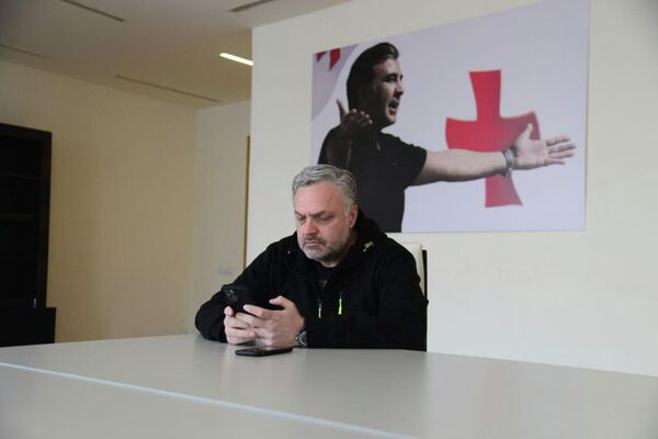 На фото - один из лидеров ЕНД Георгий Барамидзе участвует в голодовке в офисе &quot;Единого Нацдвижения&quot;.  - Sputnik Грузия