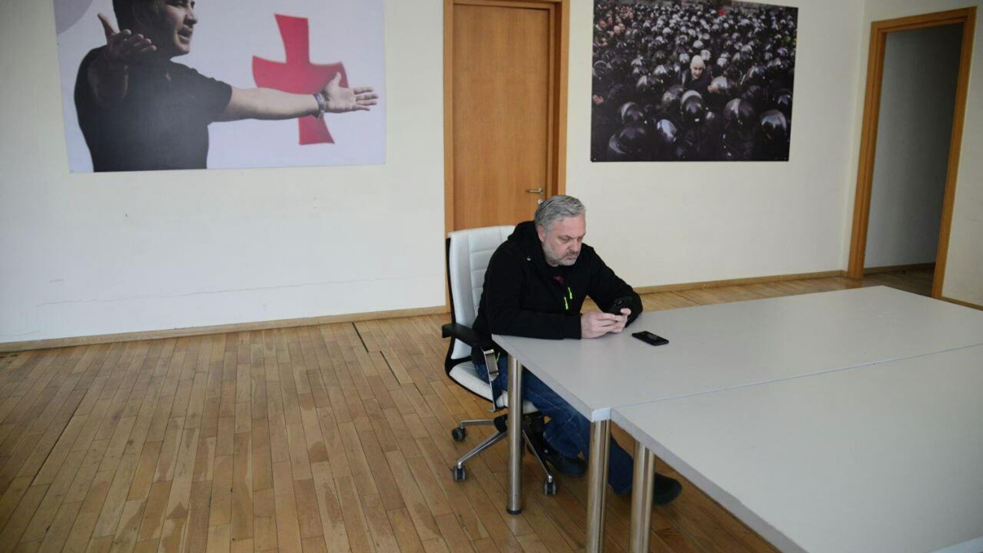Георгий Барамидзе участвует в голодовке в офисе Единого Нацдвижения - Sputnik Грузия, 1920, 27.04.2022